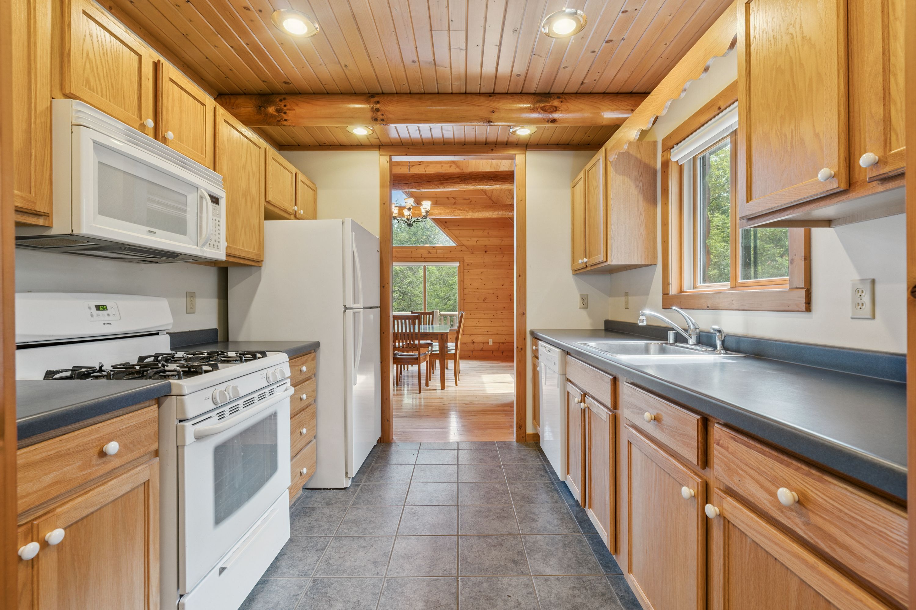 Listing Photo: 18-149 7985 Spore Rd